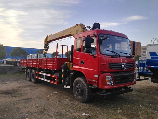 東風(fēng)新款后雙橋隨車吊