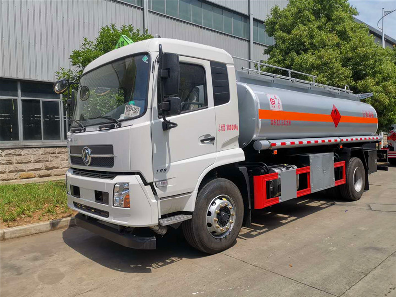 東風(fēng)天錦10噸油罐車(chē)包上戶(hù)價(jià)格